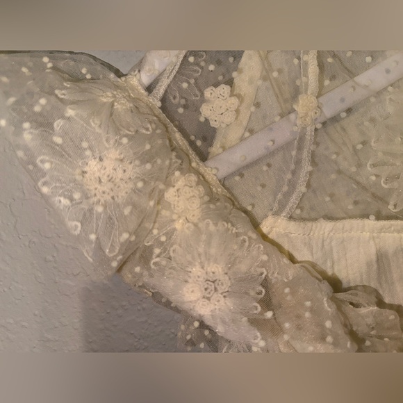 NWT Beautiful Cream Sheer lacing linen feel Ruffle Blouse - Picture 4 of 10